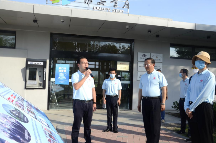 全县先后投入500多万元建设书房，构筑15分钟阅读圈，全县建成并投入10个24小时运营的淮安书房。