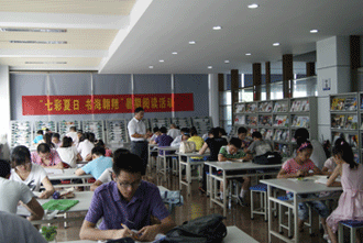 “七彩假日 书海翱翔”暑期阅读活动